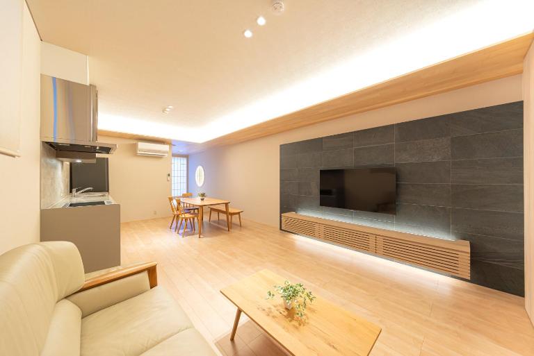 Yugen No Uta-Modern Home near Takayama Old Town, Free Parking, 5-min Walk to Miyagawa Market - Bed and Breakfast Takayama