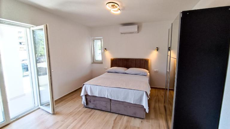 Apartmani Zoran 2 Zagrebačka 10A - Bed and Breakfast Promajna
