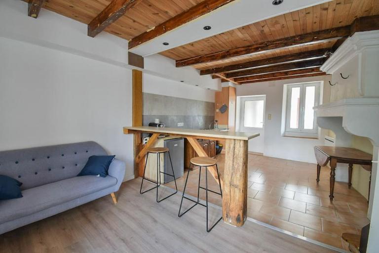 maison de village - B&B Saint-Même-les-Carrières