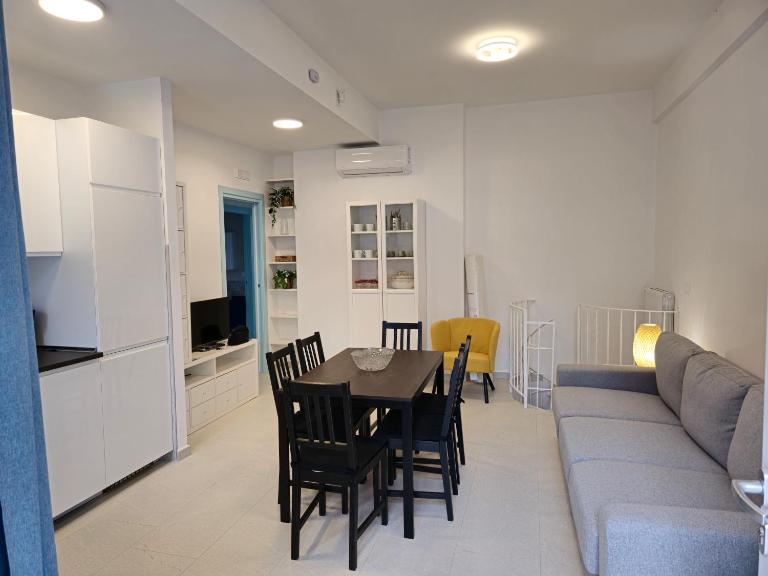 Residenza Perla, cortile privato di fianco al mare in zona servita - B&B Gaeta