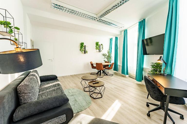 Modernes Apartment für 5 Personen mit Privatüarkplatz - Wlan und Kaffeevollautomat - B&B Remscheid