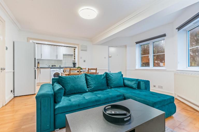 Hammersmith - The Sulgrave Escape - Free Parking, Close to Westfield, Ground Floor - B&B London