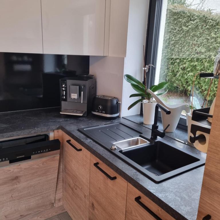 Ferienwohnung Wiesengrund, Ruhig im Ortsteil von Roth, nähe Rothsee, 25 min Messe Nbg - Ferienwohnung Roth
