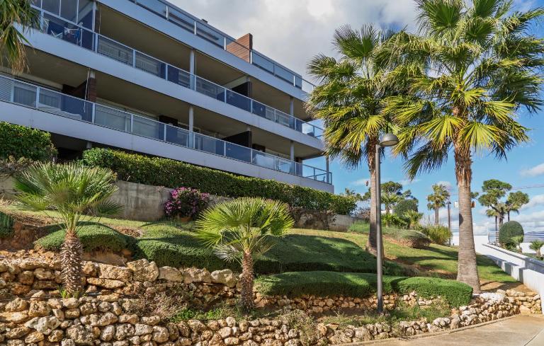 Spacious 3-Bedroom Garden Apartment and Indoor Community Pool - B&B Manilva