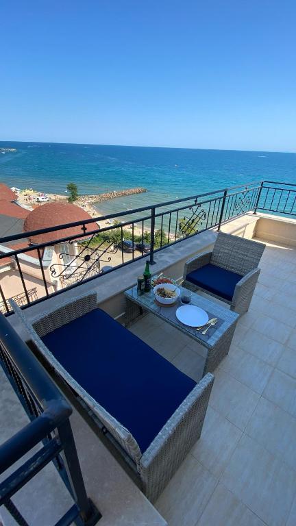 Ipanema Beach - luxury first line - sea view - B&B Saint Vlas