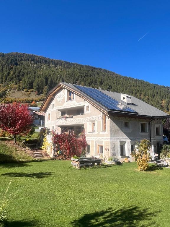 Apartment for 1-4 people Chasa Plazzöl - B&B Müstair