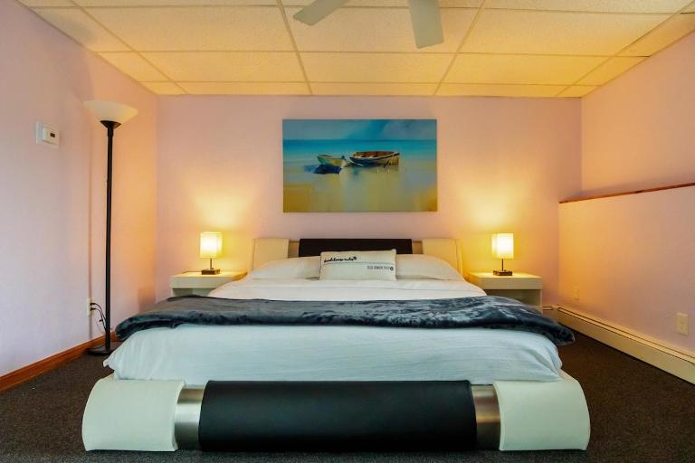 Conveniently Located & Comfy Suite - Summer Special - B&B Westwood