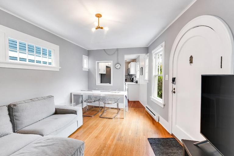 Montlake Hideaway in Spite House - Bed and Breakfast Seattle