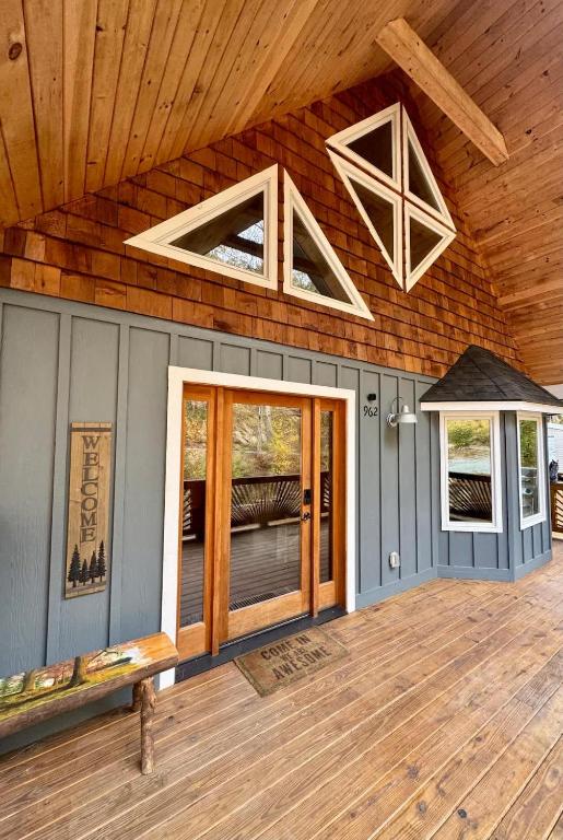Mountain Cabin & Creek-Front Nature Retreat NC - B&B Flat Rock