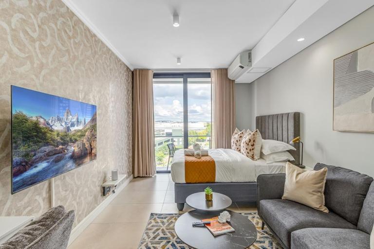 Serene Spaces, Ellipse - B&B Midrand