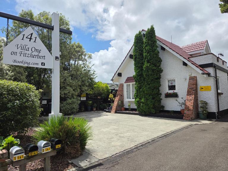 Villa One on Fitzherbert - Ferienwohnung Palmerston North