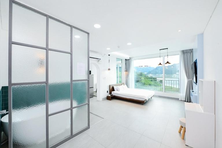 Camp Gate Pension Riverview Spa - B&B Gapyeong