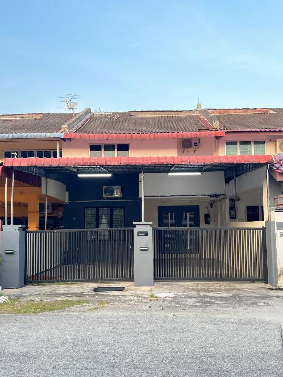 Classic Pearl Homestay - Bed and Breakfast Teluk Intan