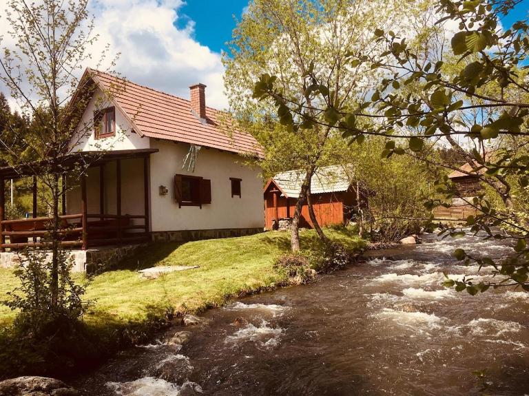 Csobogó Patak Vendégház - B&B Sicasău