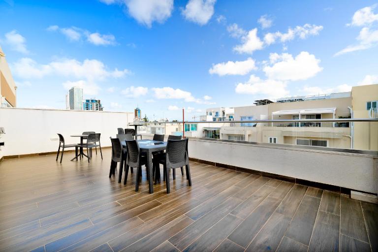 S162 - Modern 2 bed penthouse in Swieqi - B&B Swieqi