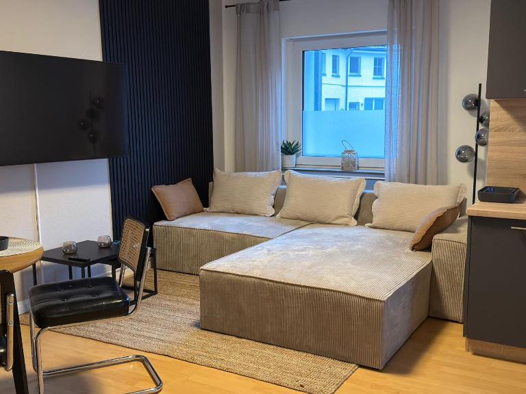 Messe Essen, Modernes Apartment mit Küche, Smart-TV und separatem Schlafzimmer, Self-Check-In - B&B Essen
