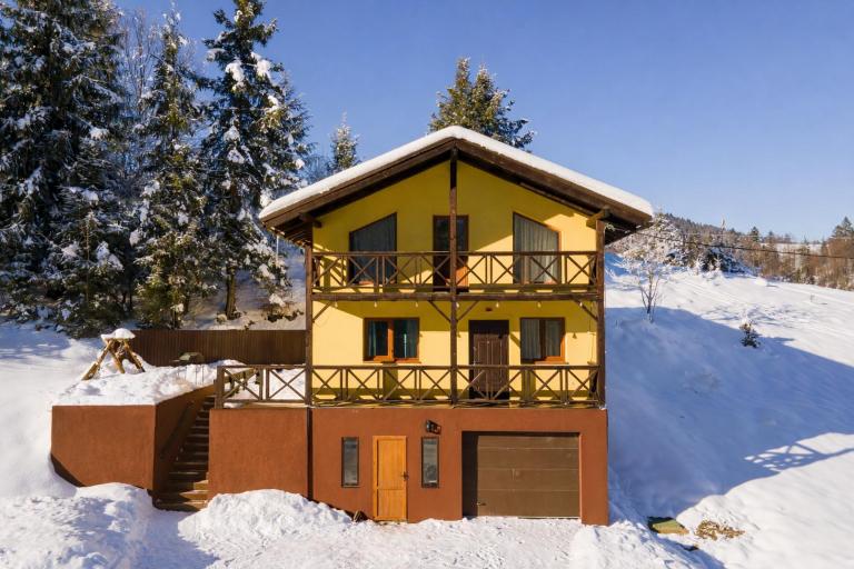 Yellow House - B&B Pylypets