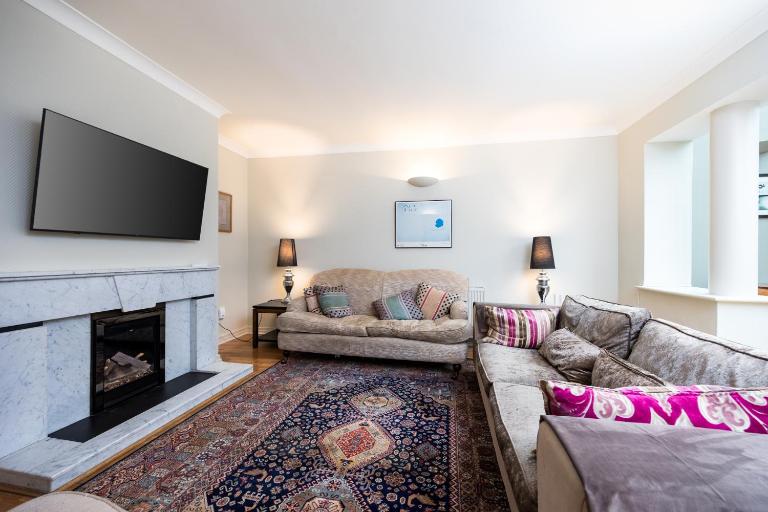Spacious 3Bed Home with Parking-Near Harcourt Luas Stop - B&B Dublín