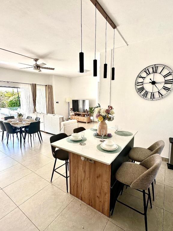 Luxury 3BR Apartment 2 Min Pereybere Beach & Pool - Ferienwohnung Grand Baie