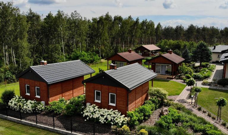 Między lasem a wsią-kameralne domki dla dorosłych-jacuzzi i śniadanie w cenie - B&B Grzybowo