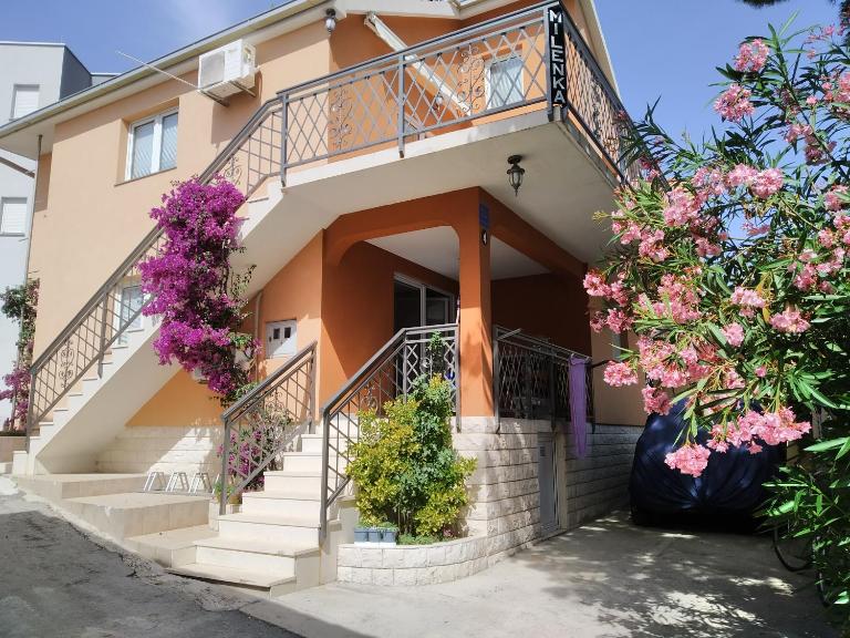 Holiday Home Milenka - B&B Rogoznica