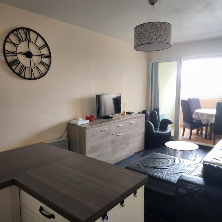 Bel appartement avec vue sur l'hippodrome - B&B Cabourg
