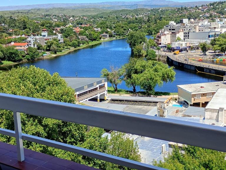 El Balcón de Margy Villa Carlos Paz Centro Galeria Acuario Acogedor monoambiente con vista al rio - B&B Villa Carlos Paz