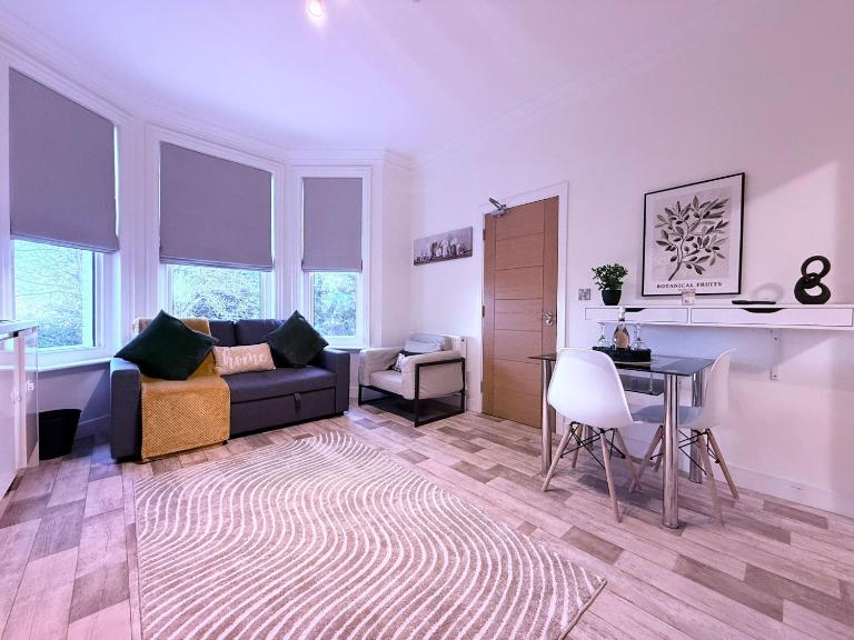 Modern Cosy, Two Beds, Close To City Centre And Seafront - Chambres d'hôtes Eastbourne