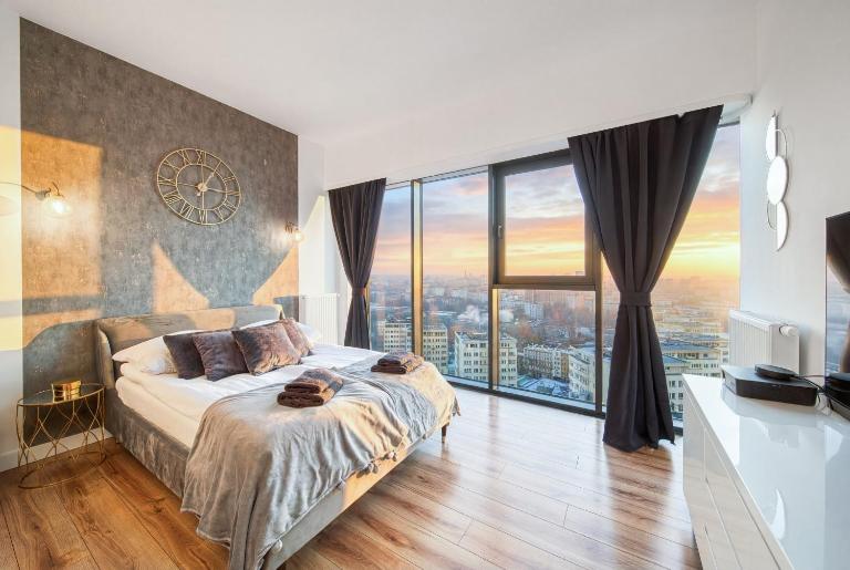 ANS Hanza Tower Apartment 15th floor with city view, swimming pool area with saunas, viewing terrace - B&B Stettino