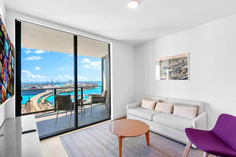 Luxury Bayfront Condo - Downtown Location - B&B Miami