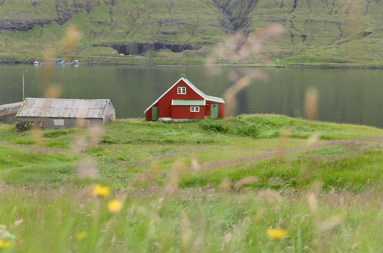 Summer house by the sea - B&B Svínáir