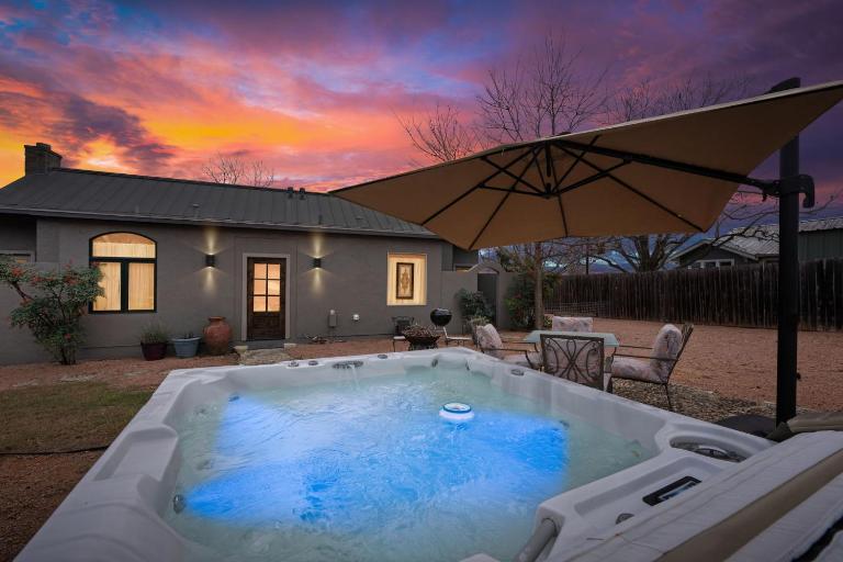 Cross Mt Retreat - Hot Tub & 2 Private Suites - B&B Fredericksburg
