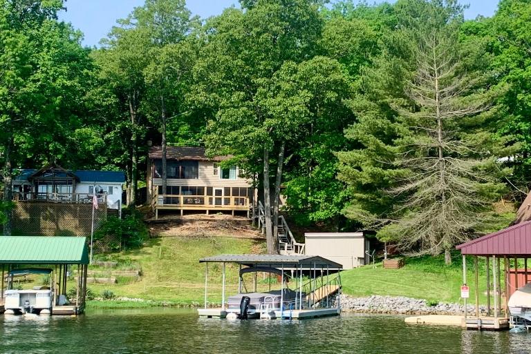 3 King BRs, Covered Dock, Screened Porch - B&B Goreville