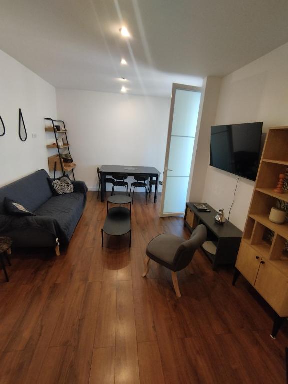 Appartement moderne avec cour extérieure Villemomble F3 59m2 - B&B Villemomble