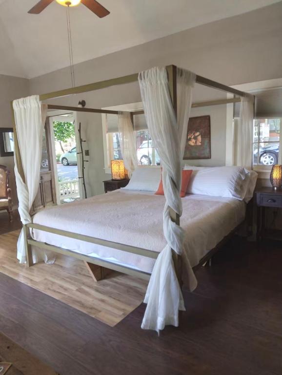 Stepping Stones Townhouse on Spring - Ferienwohnung Eureka Springs