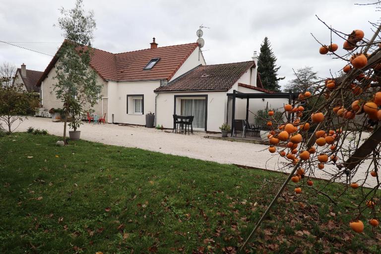 Gite calme avec grand parking privé, proche Dijon - Chambres d'hôtes Longeault