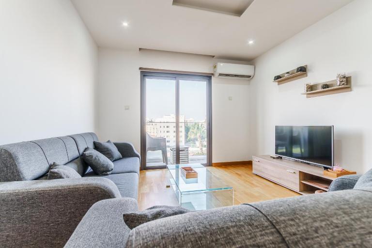Fam Glam Comfort Apartment - B&B Larnaca