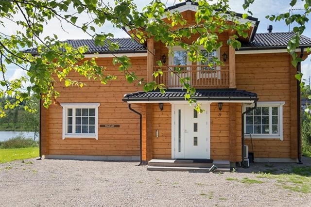 Villa Lily ski slopes 300 m, Jacuzzi for extra fee - B&B Himos