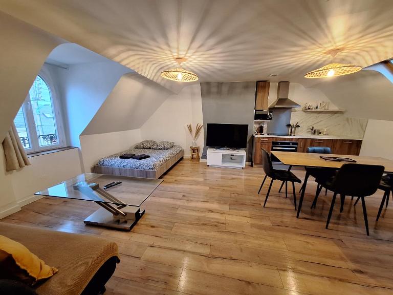 Faubourg des voyageurs 7 - T2 climatisé 4 personnes - proche axe autoroute et gare - Bed and Breakfast Saran