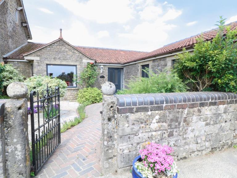 Leigh Holt, with games room nr Shepton Mallet, Somerset - B&B Cranmore