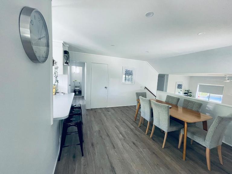 Renovated & Spacious, Homely - 5km to CBR hospital - Bed and Breakfast Coombe