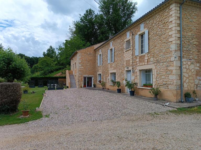 Location meublée au milieu d'un écrin de verdure Aux vieux fours - Chambres d'hôtes Noaillac