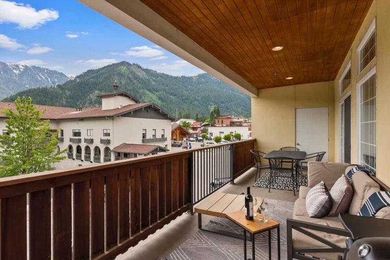 Apres Ski Chalet - Alice Lodging - B&B Leavenworth