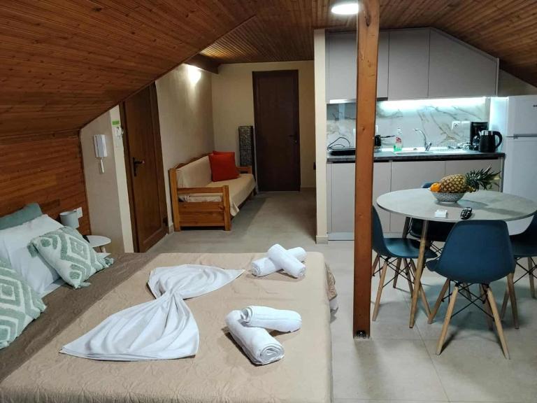 ANGO Secont Floor Apartment - Ferienwohnung Stavrós
