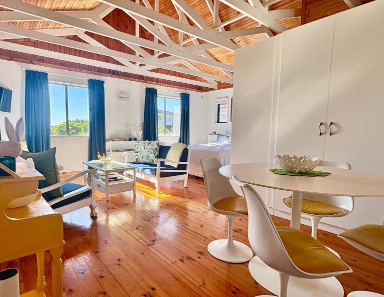 Sunny studio in the sky - B&B Brenton-on-Sea