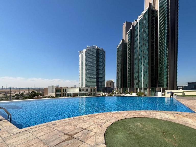 Exclusive Marina Blue Residence A Spacious 2BR with Panoramic Sea View - Bed and Breakfast Abu Dhabi