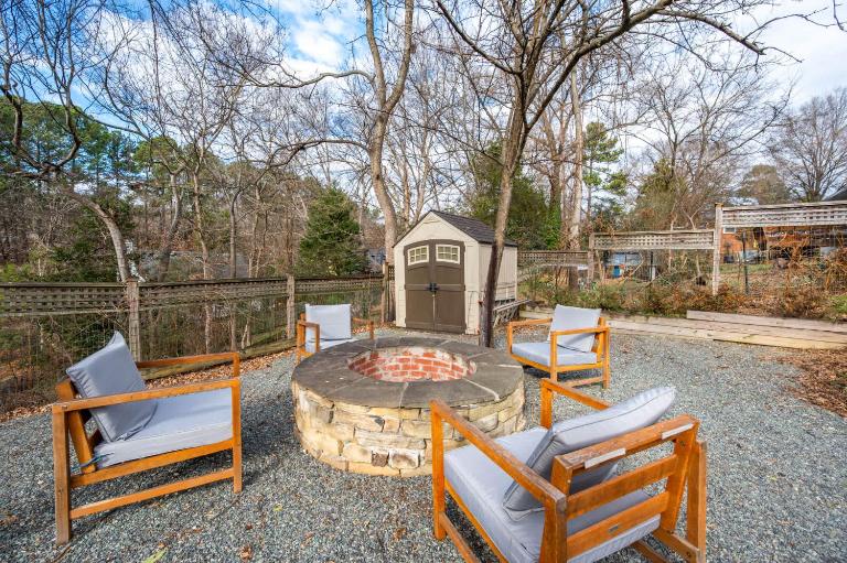 The Blue Haven Bungalow - B&B Carrboro