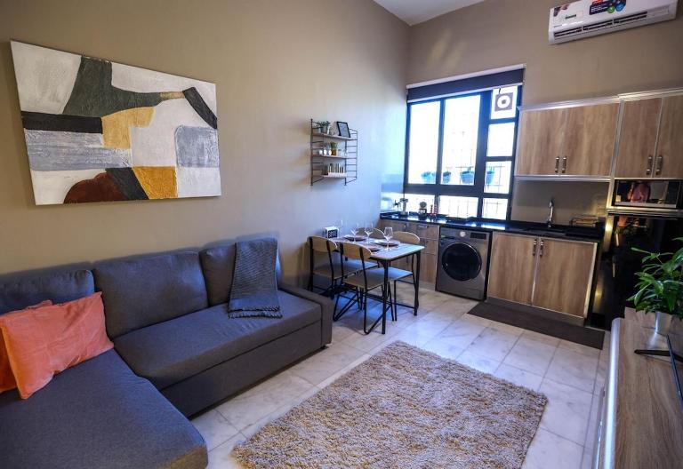 Chic, Cozy & Modern 1BR in Distinctive Location! - Bed and Breakfast Abu Dhabi
