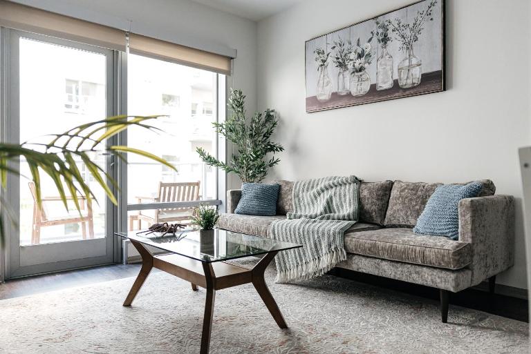 Spacious 2bedroom in Hollywood with Parking Gym Pool - B&B Los Angeles