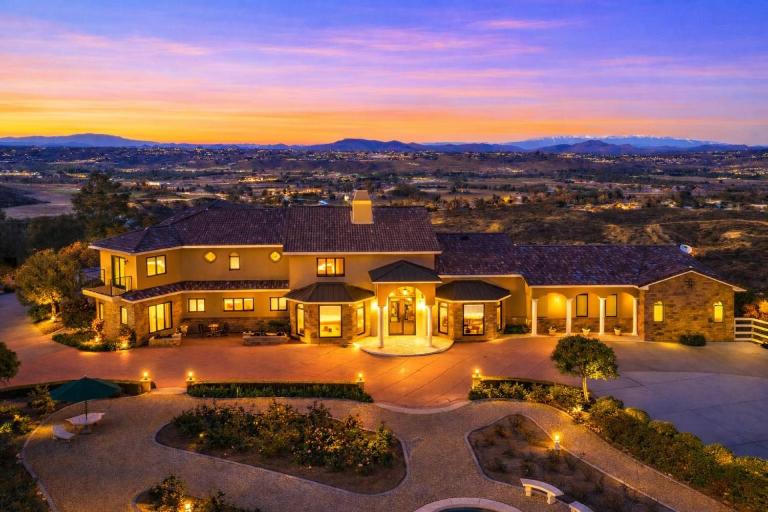 Fountainhead Vineyards Mansion - B&B Temecula